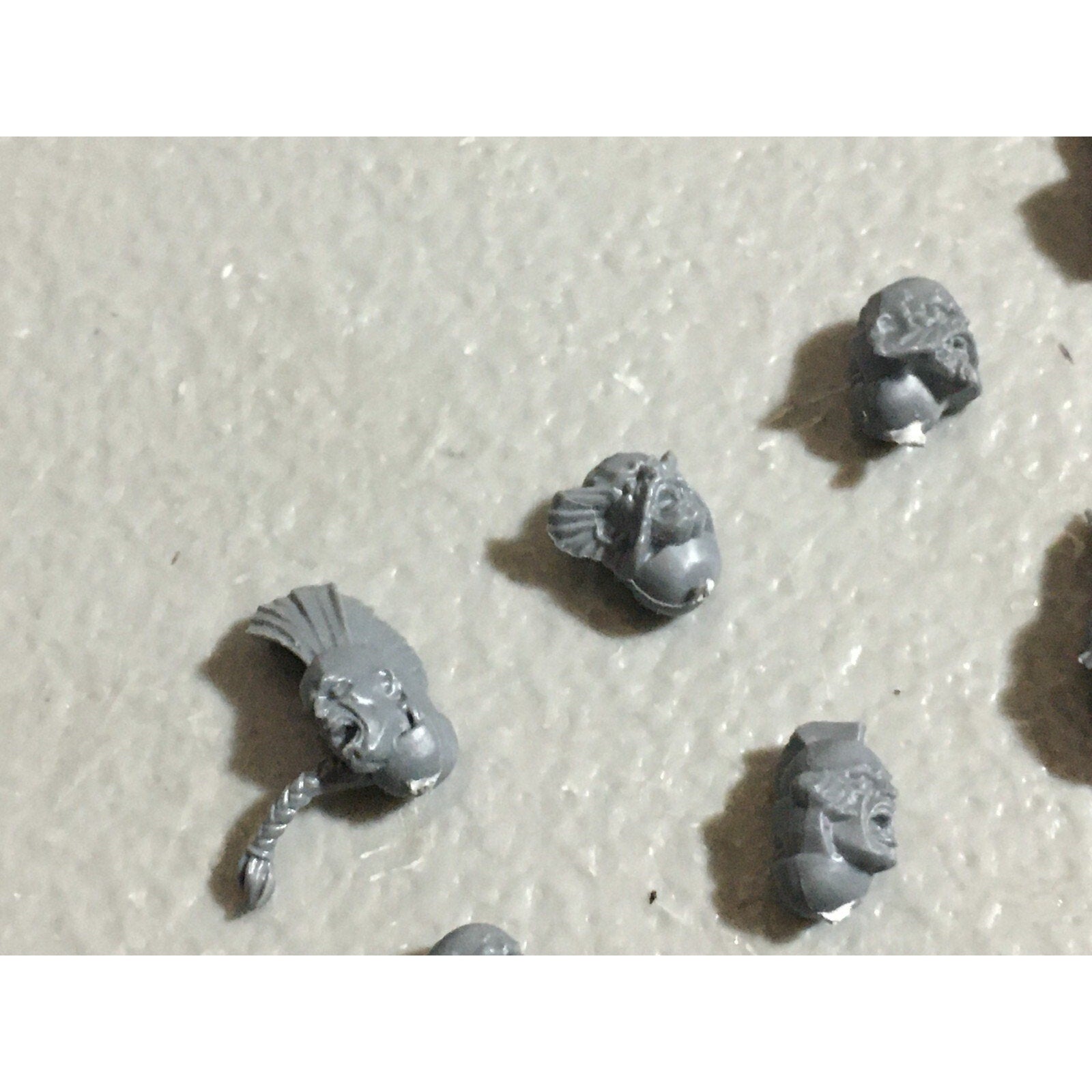 A22545 WARHAMMER 40K SPACE MARINES WOLVES BITS LOT HEADS GAMES WORKSHOP GW
