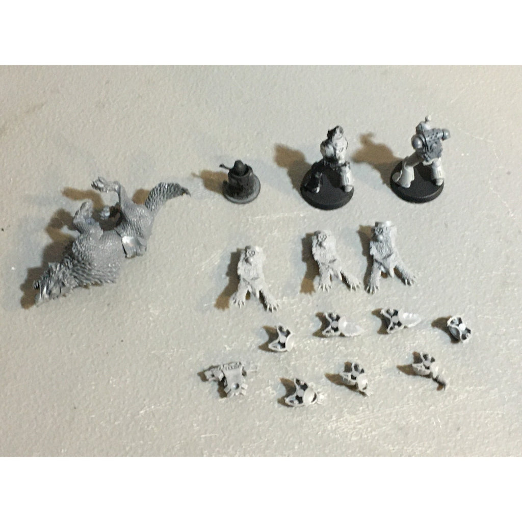 A27780 WARHAMMER 40K SPACE MARINES WOLVES BITS LOT TORSOS THUNDERWOLF GW