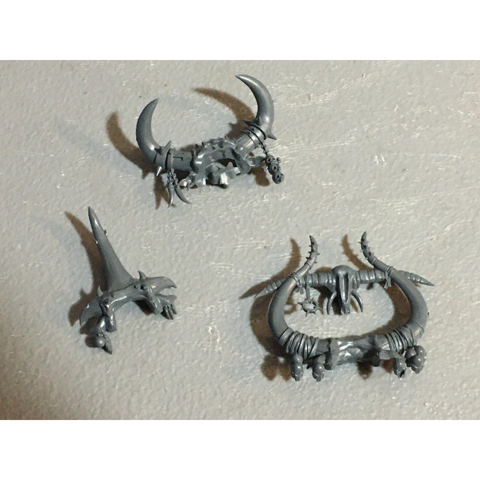 A23222 WARHAMMER FANTASY CHAOS BEASTMEN BITS LOT CYGOR HORNS GAMES WORKSHOP GW