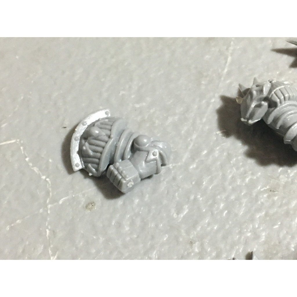 A22716 WARHAMMER FANTASY CHAOS MORTALS WARRIORS BITS LOT OOP ARMS HEADS GW