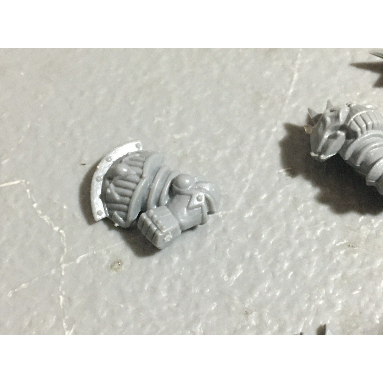 A22716 WARHAMMER FANTASY CHAOS MORTALS WARRIORS BITS LOT OOP ARMS HEADS GW