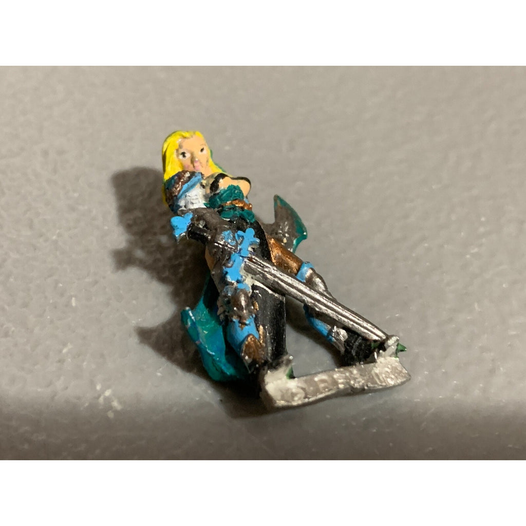 A10260 UNKNOWN OOP METAL MINIATURE PAINTED FANTASY FEMALE SWORD SHIELD