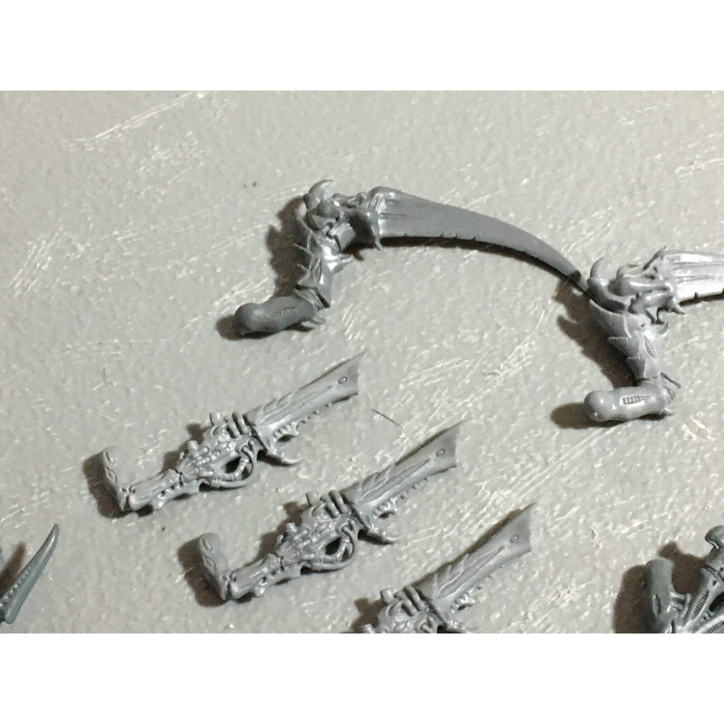 A22316 WARHAMMER 40K TYRANIDS BITS LOT MIXED GAMES WORKSHOP GW