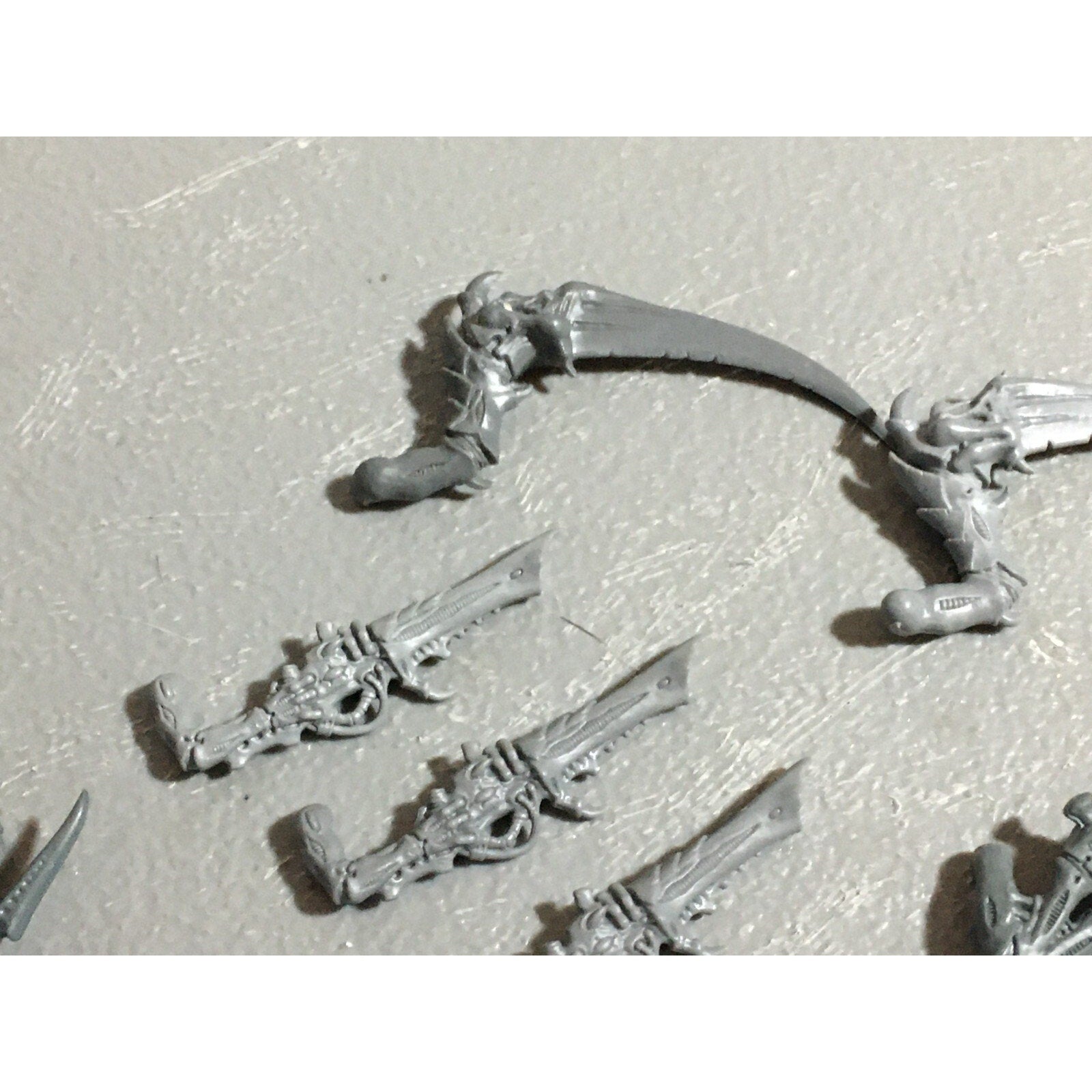 A22316 WARHAMMER 40K TYRANIDS BITS LOT MIXED GAMES WORKSHOP GW