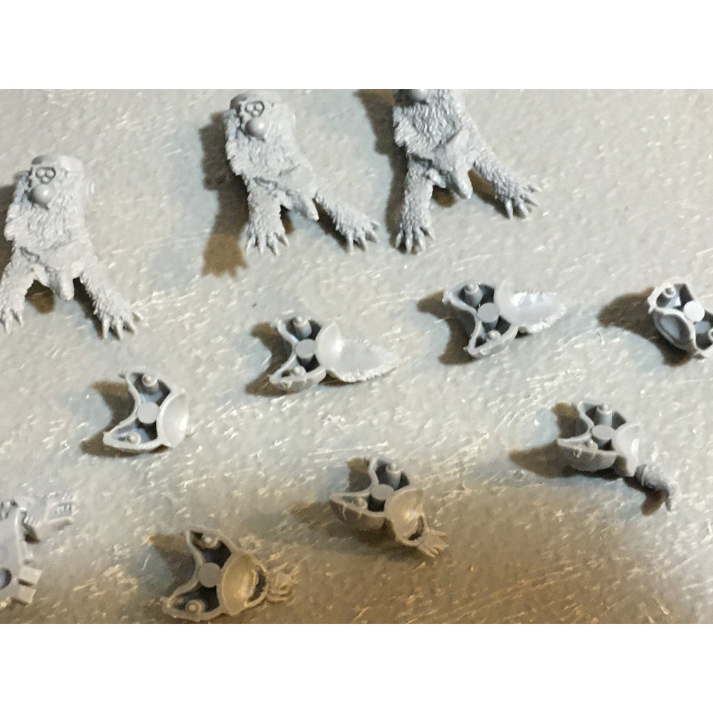 A27780 WARHAMMER 40K SPACE MARINES WOLVES BITS LOT TORSOS THUNDERWOLF GW
