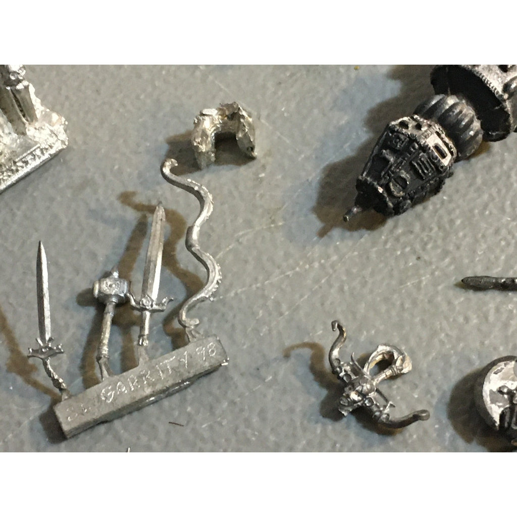 A32593 UNKNOWN MINIATURES METAL BITS LOT SWORD HEAD THRONE WEAPON CAPTAIN