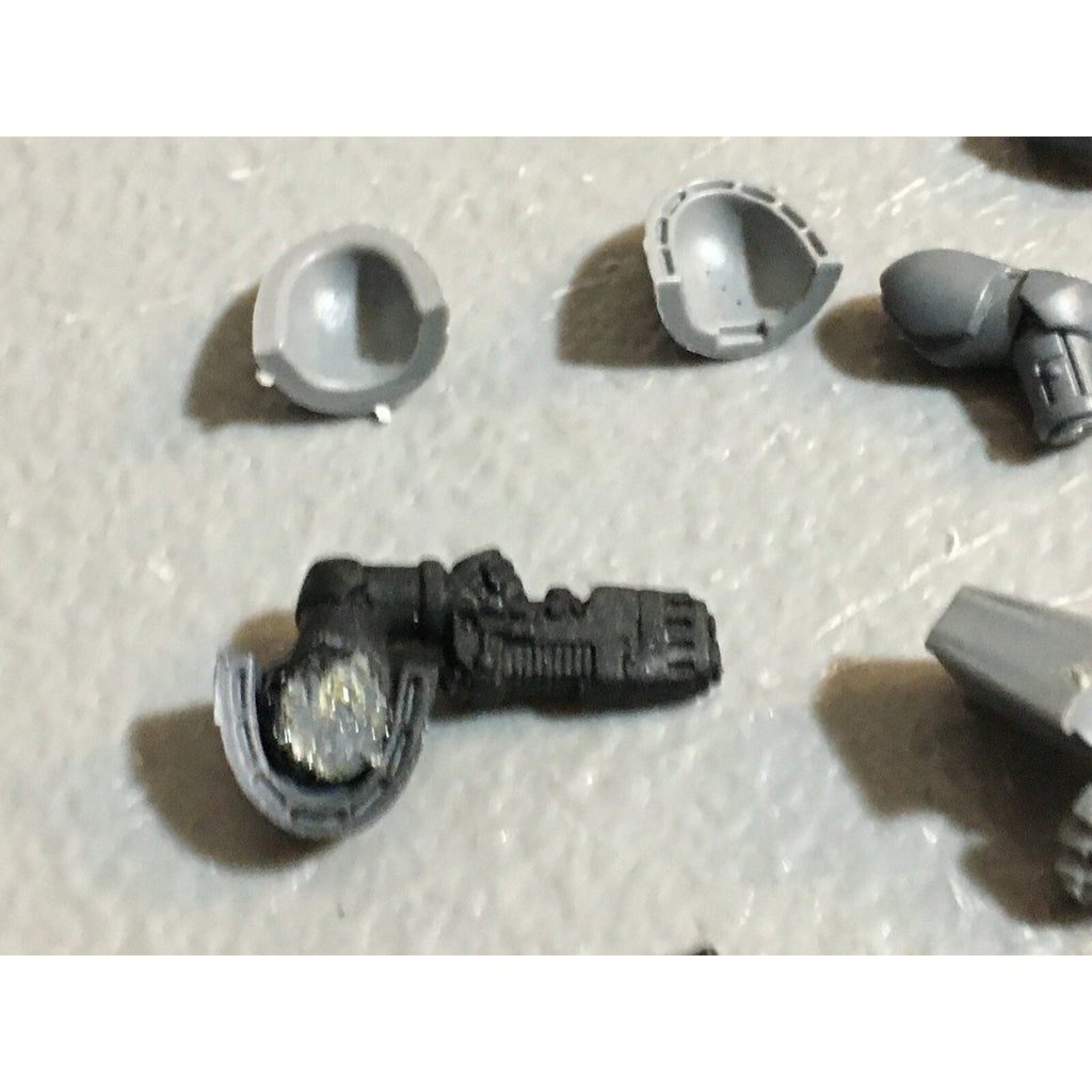 A23259 WARHAMMER 40K SPACE MARINES BITS LOT ARMS GAMES WORKSHOP GW