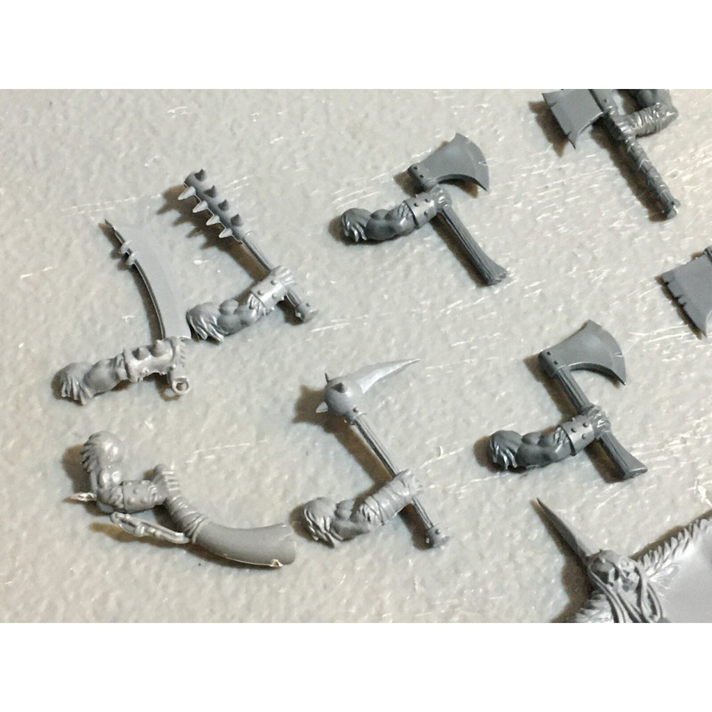 A23125 WARHAMMER FANTASY CHAOS BEASTMEN BITS LOT GORS BANNERS ARMS GW