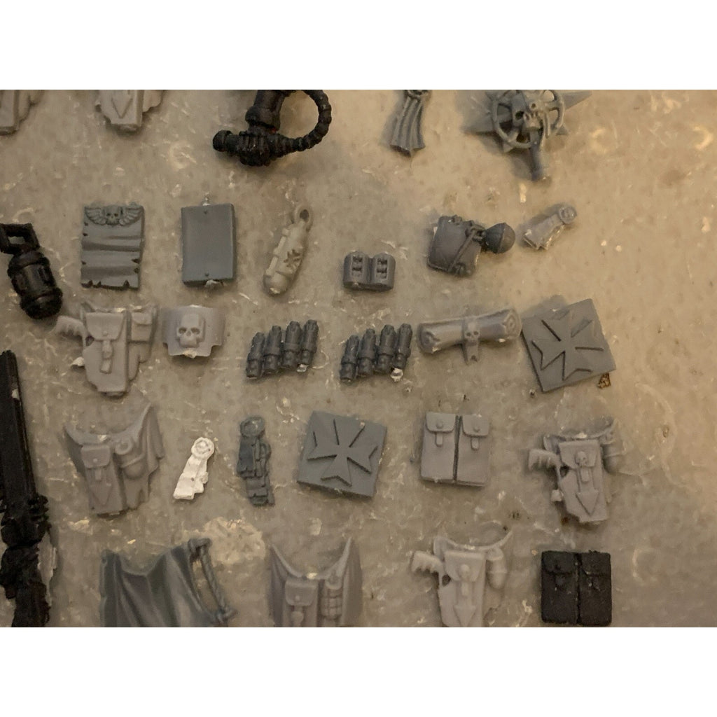 A23328 WARHAMMER 40K SPACE MARINES BITS LOT GUN HOLSTERS HIP ACCESSORIES GW