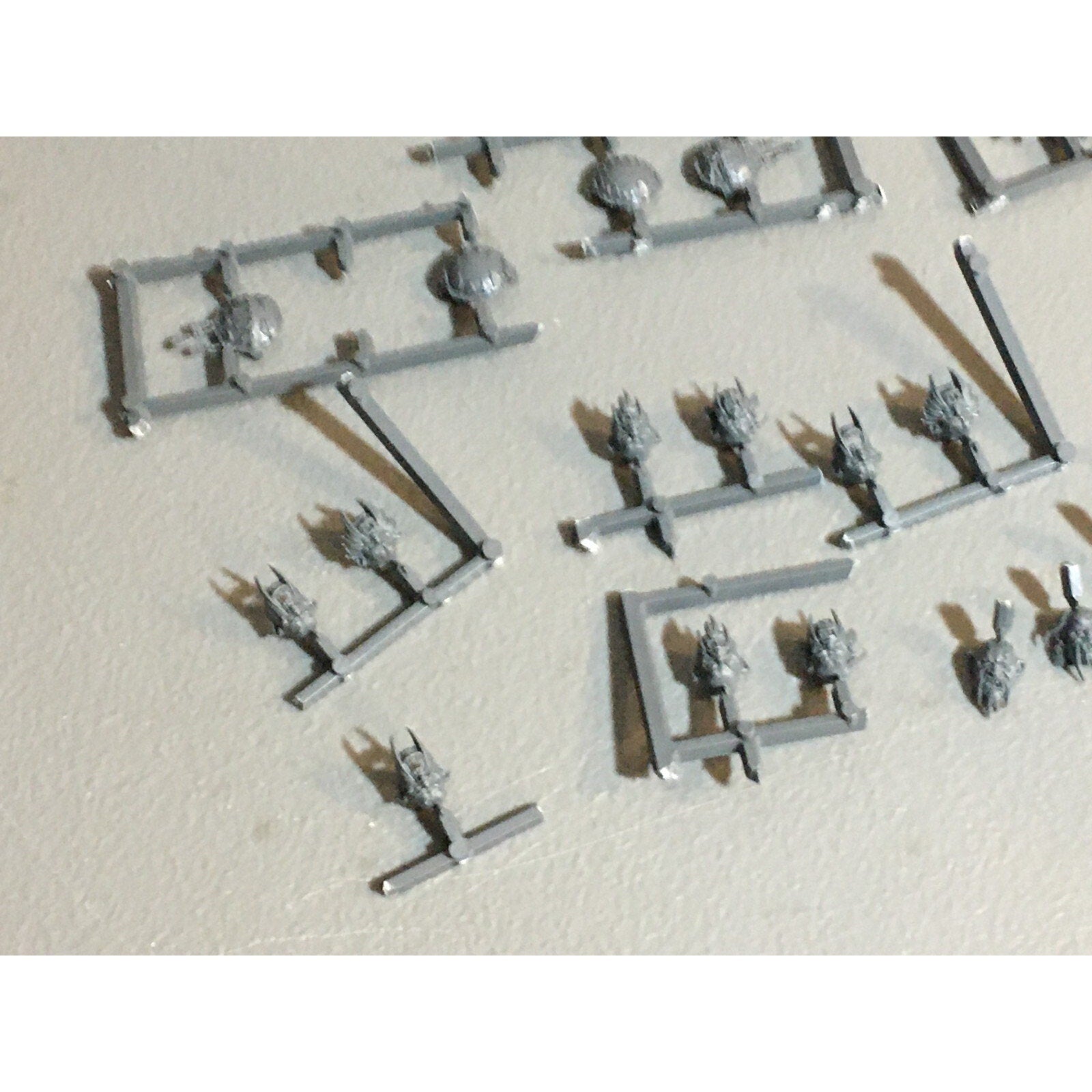 A23587 WARHAMMER AOS FANTASY OGRE KINGDOMS MAWTRIBES BITS ON SPRUE LOT HEAD PLAT