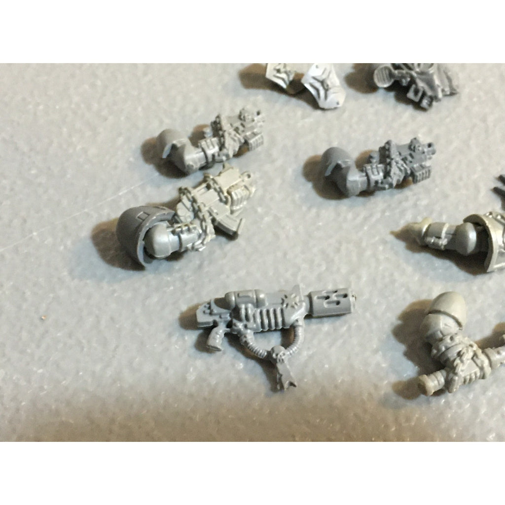 A25040 WARHAMMER 40K SPACE MARINES BLACK TEMPLARS BITS LOT ICONS PISTOLS ARMS GW