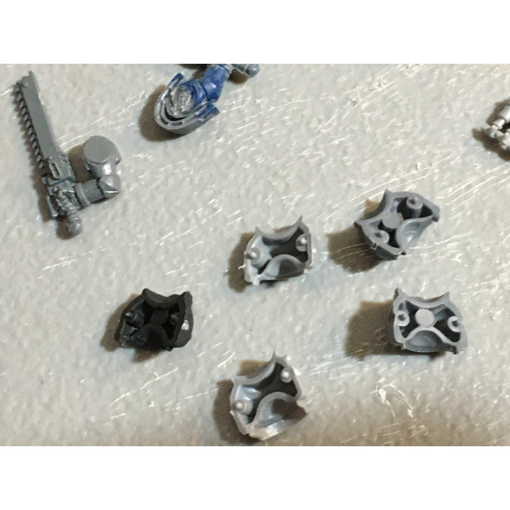 A23089 WARHAMMER 40K SPACE MARINES BITS LOT MIXED MISSILE TORSOS SHOULDERS GW