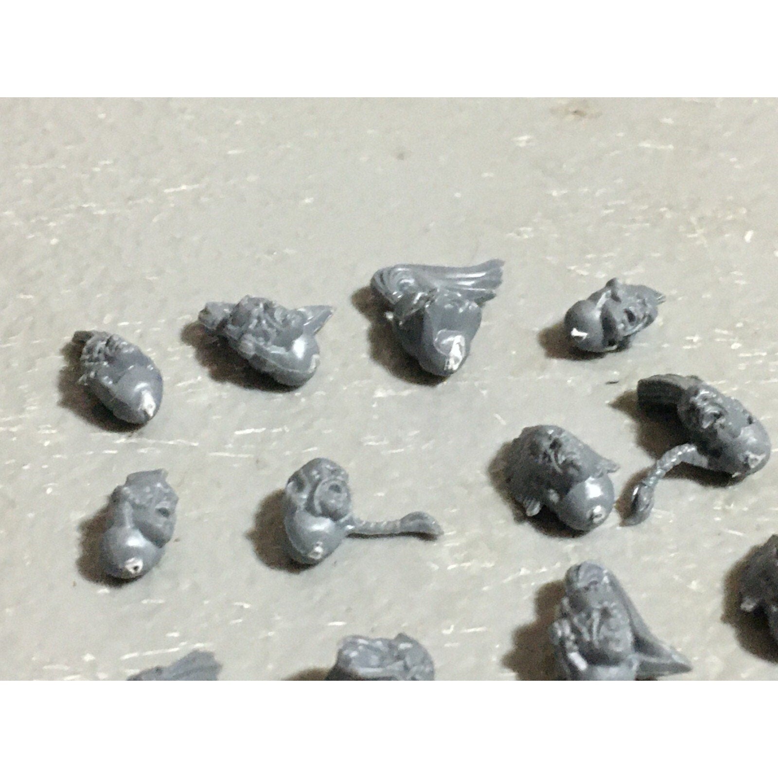A22549 WARHAMMER 40K SPACE MARINES WOLVES BITS LOT HEADS GAMES WORKSHOP GW