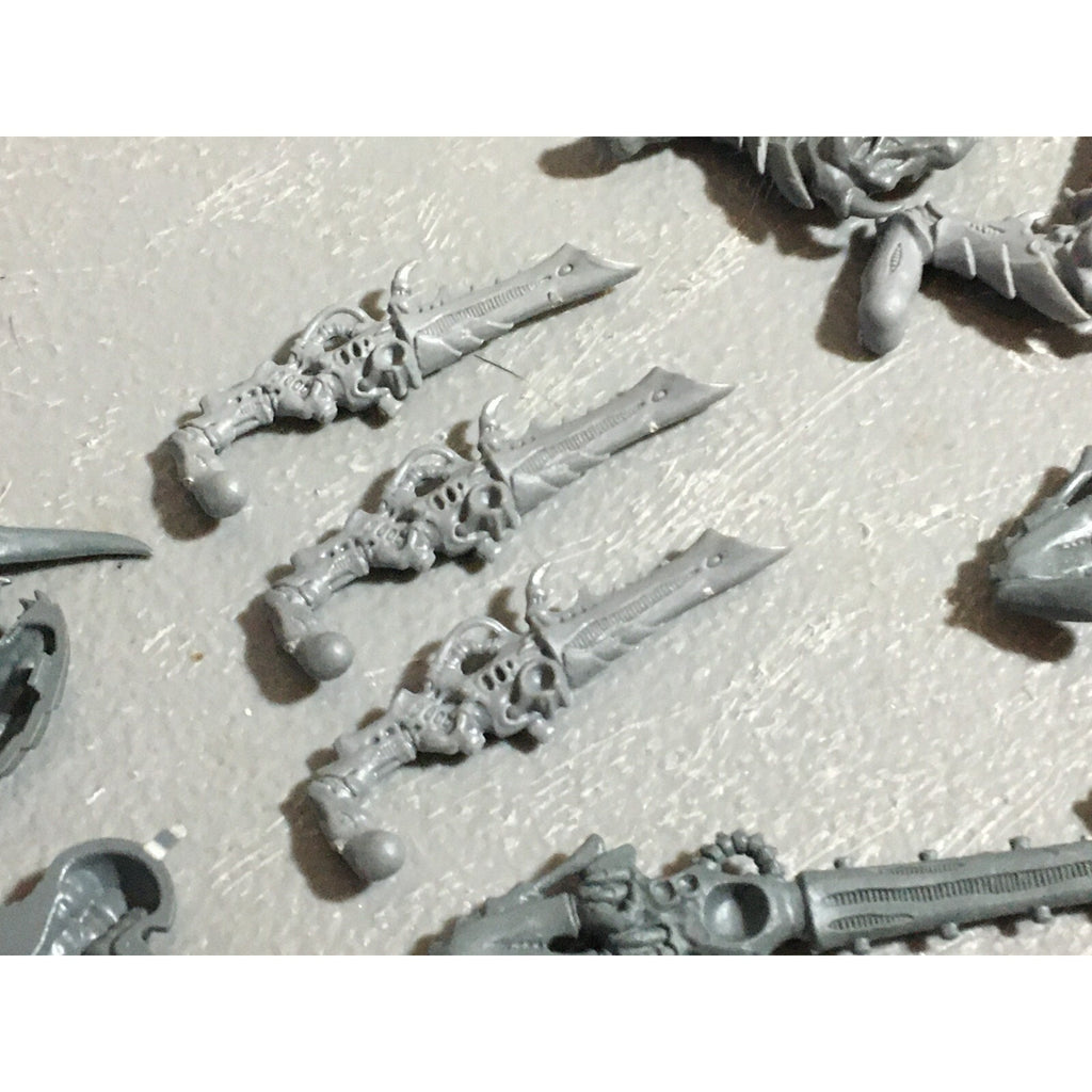 A22316 WARHAMMER 40K TYRANIDS BITS LOT MIXED GAMES WORKSHOP GW