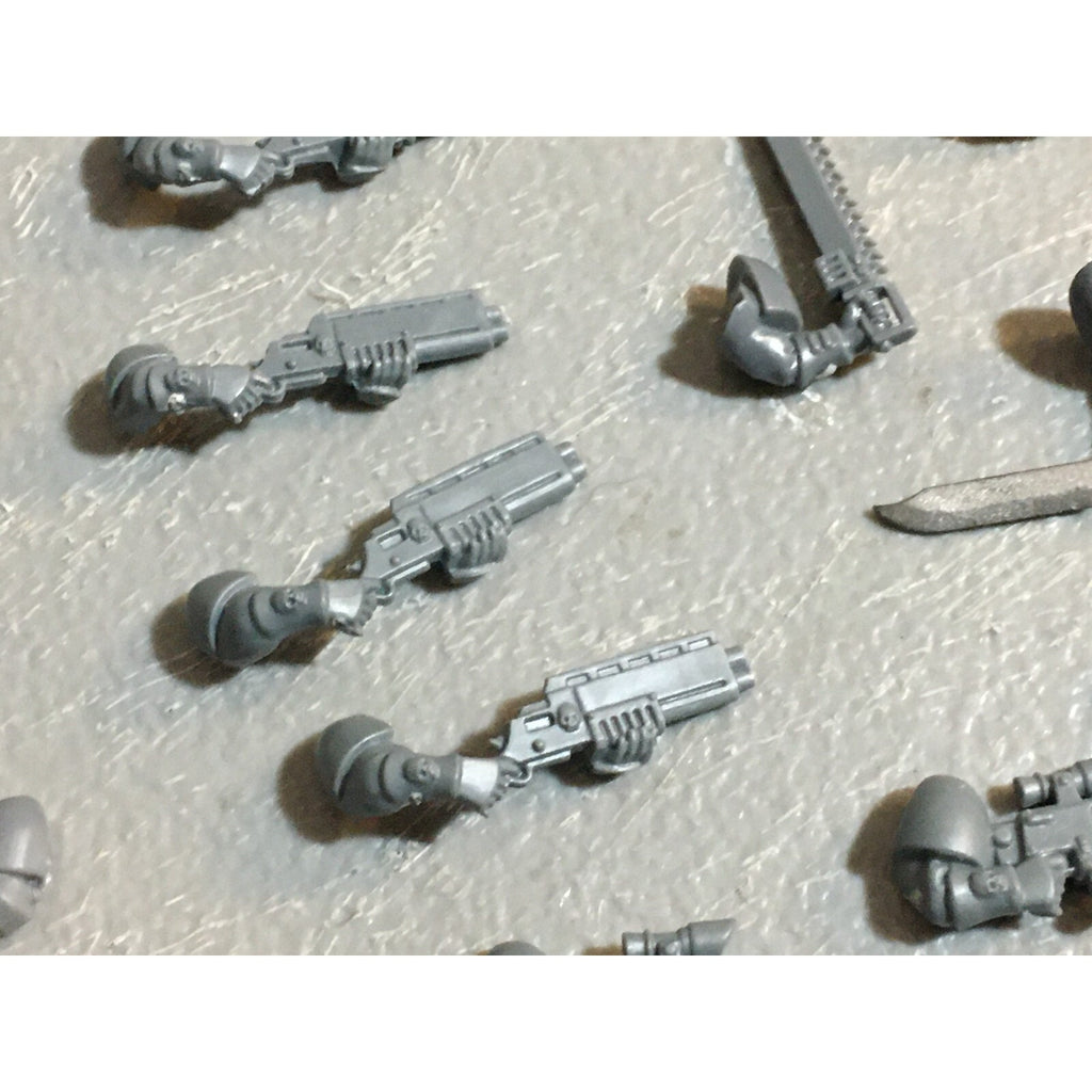 A23092 WARHAMMER 40K SPACE MARINES BITS LOT SCOUTS ARMS GAMES WORKSHOP GW