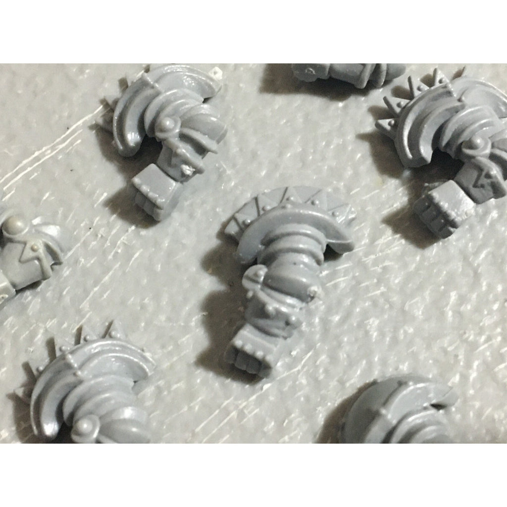 A22717 WARHAMMER FANTASY CHAOS MORTALS WARRIORS BITS LOT OOP SHIELD ARMS GW