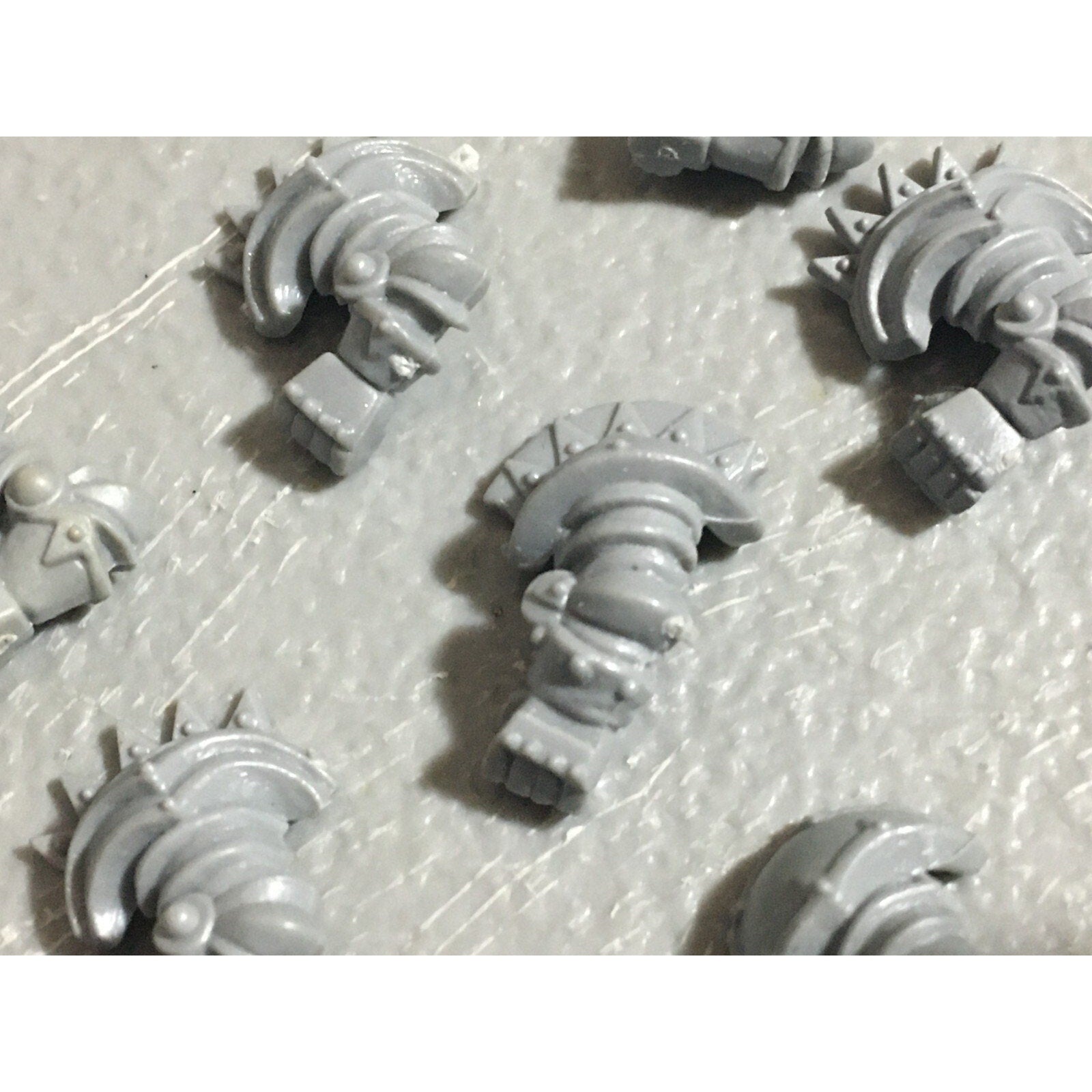 A22717 WARHAMMER FANTASY CHAOS MORTALS WARRIORS BITS LOT OOP SHIELD ARMS GW