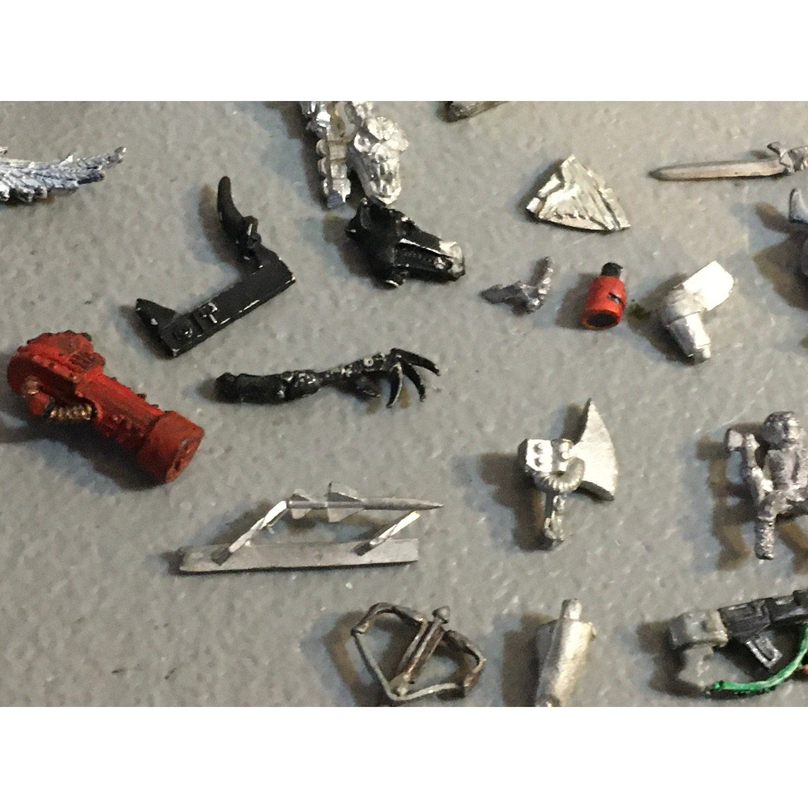 A32573 UNKNOWN MINIATURES ALL METAL BITS LOT WINGS ARM HEAD RPG TABLETOP