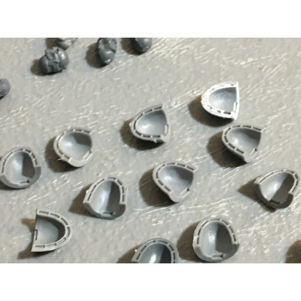 A23084 WARHAMMER 40K SPACE MARINES BITS LOT MIXED SHOULDER HEADS GAMES WORKSHOP