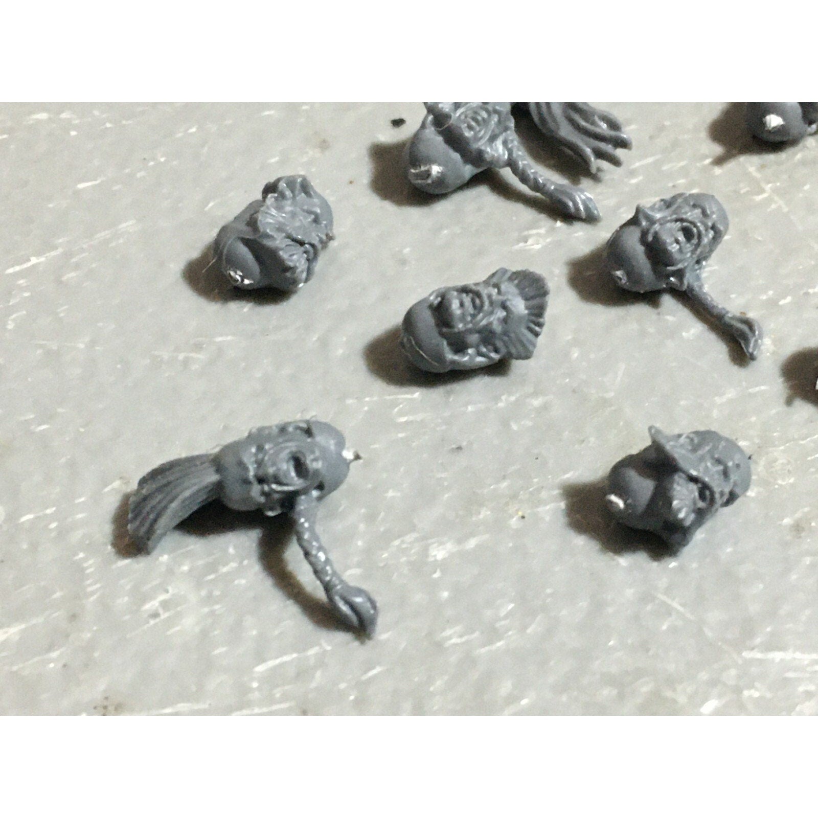 A22554 WARHAMMER 40K SPACE MARINES WOLVES BITS LOT HEADS SCOUT BROTHER GW