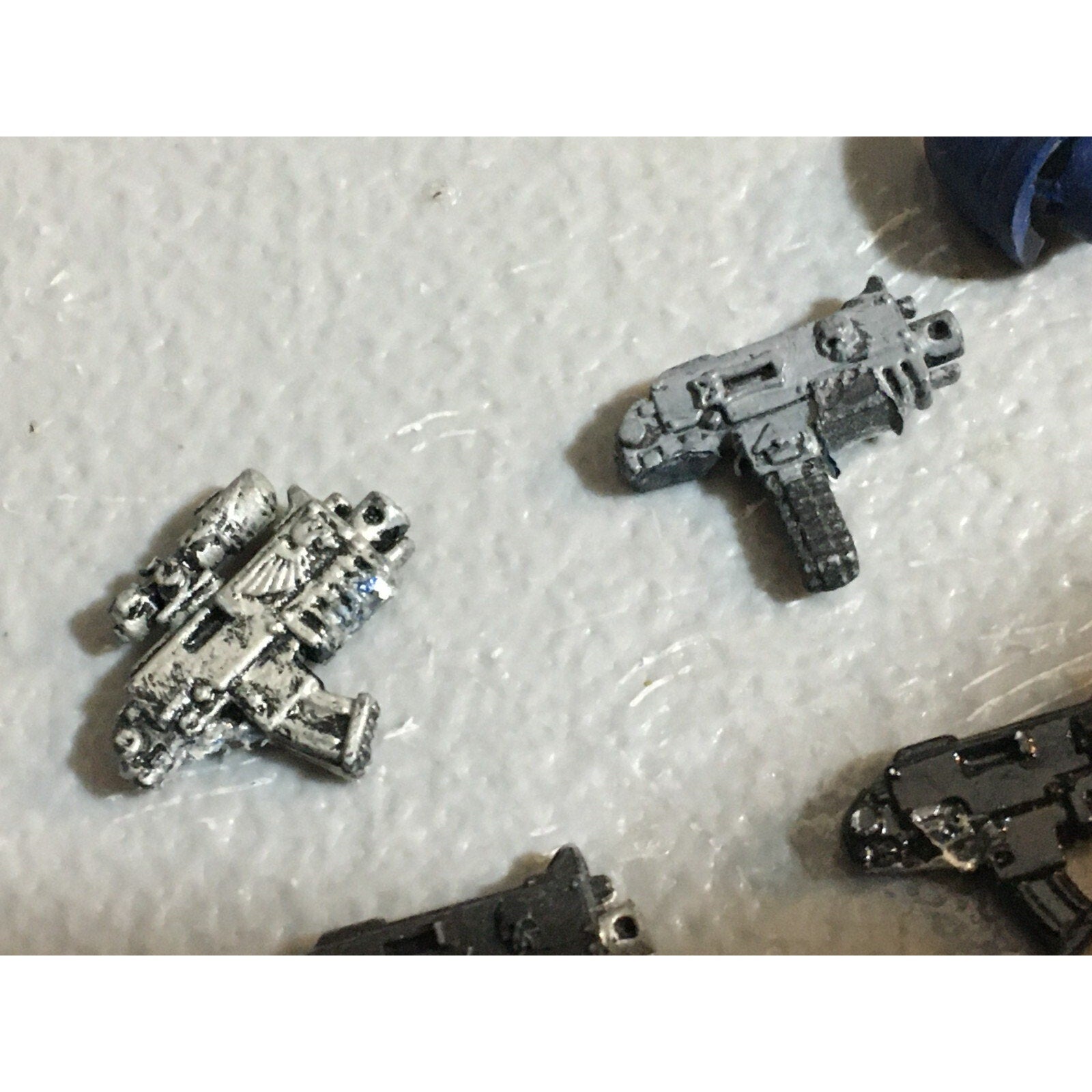 A22968 WARHAMMER 40K SPACE MARINES BITS LOT ARMS BOLTERS GAMES WORKSHOP GW