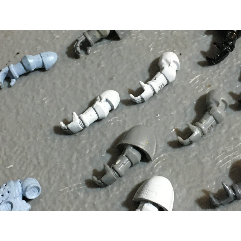 A22963 WARHAMMER 40K SPACE MARINES BITS LOT ARMS GAMES WORKSHOP GW