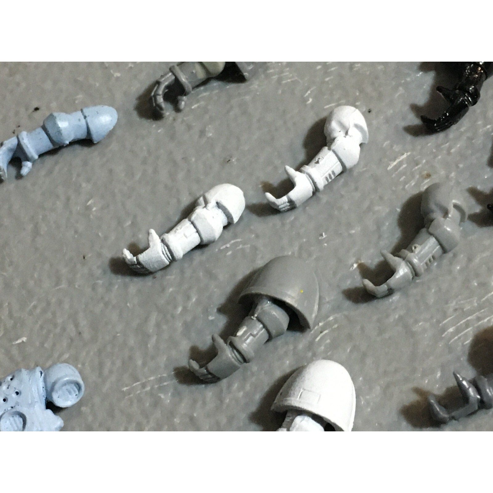 A22963 WARHAMMER 40K SPACE MARINES BITS LOT ARMS GAMES WORKSHOP GW