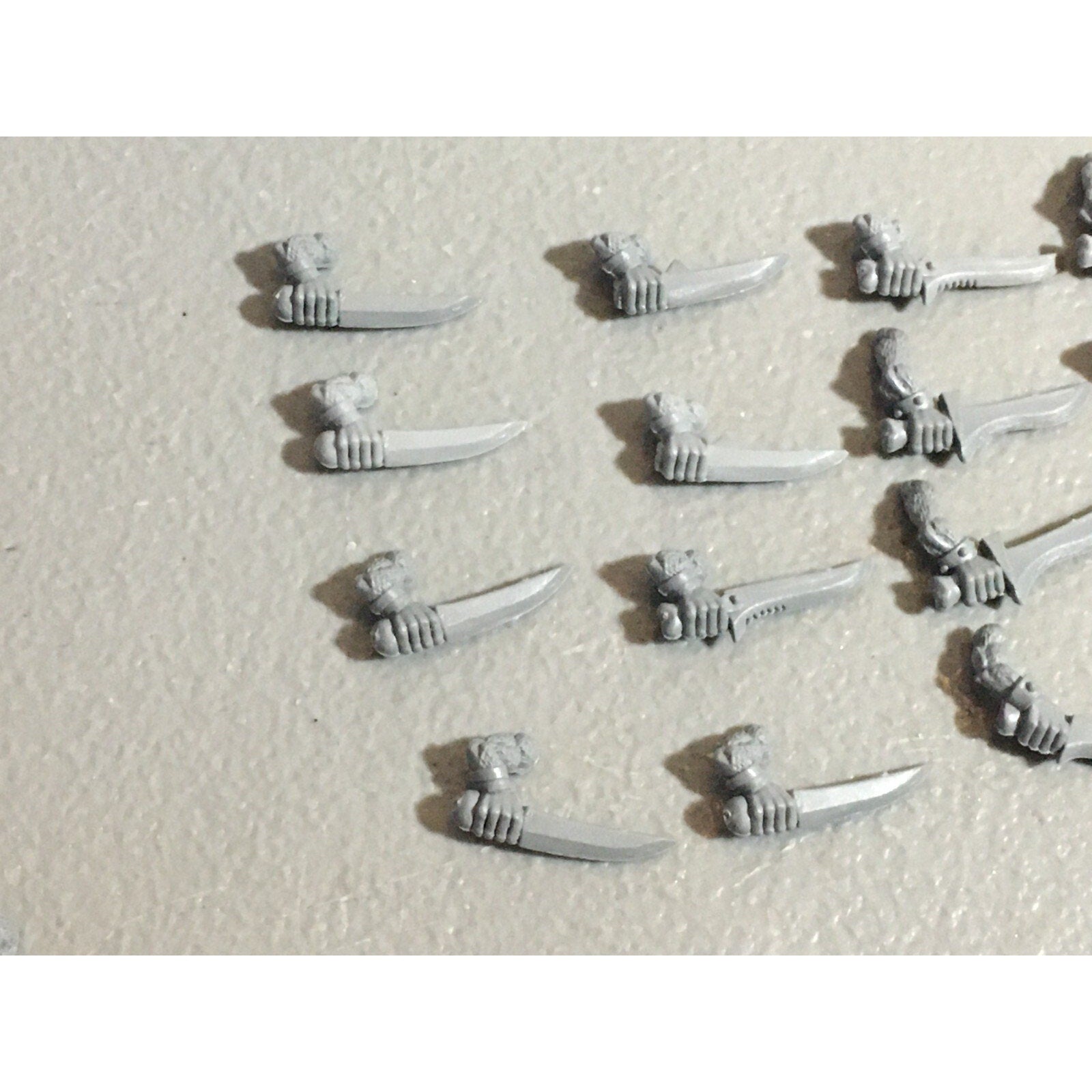 A22297 WARHAMMER FANTASY SKAVEN BITS LOT SWORD ARMS GAMES WORKSHOP GW