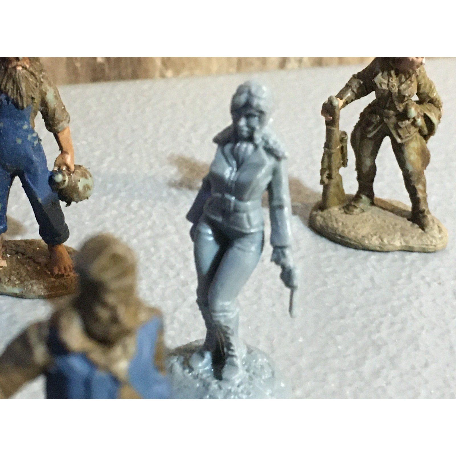 A30875 REAPER MINIATURES RMP HUMANS DETECTIVE FARMER PILOT