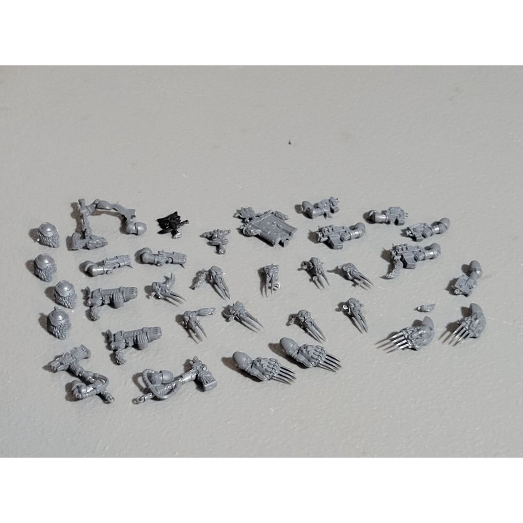 A18452 WARHAMMER 40K SPACE MARINES WOLVES BITS LOT PLASMA POWER SHOULDER HAMMER
