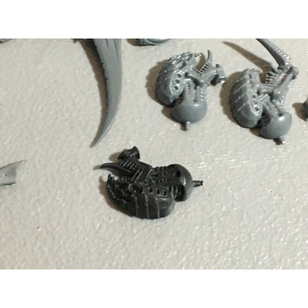 A22313 WARHAMMER 40K TYRANIDS BITS LOT MIXED GAMES WORKSHOP GW