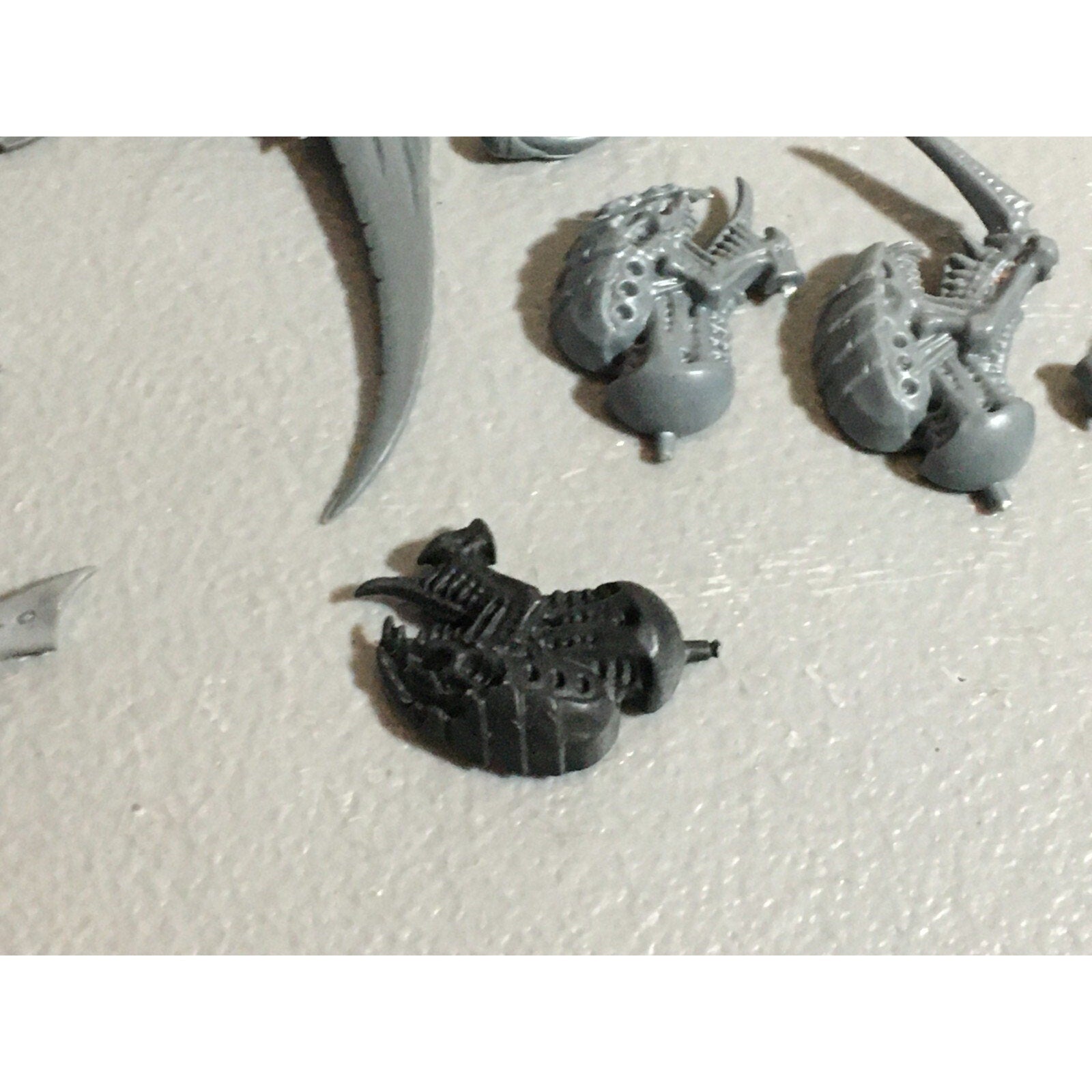 A22313 WARHAMMER 40K TYRANIDS BITS LOT MIXED GAMES WORKSHOP GW
