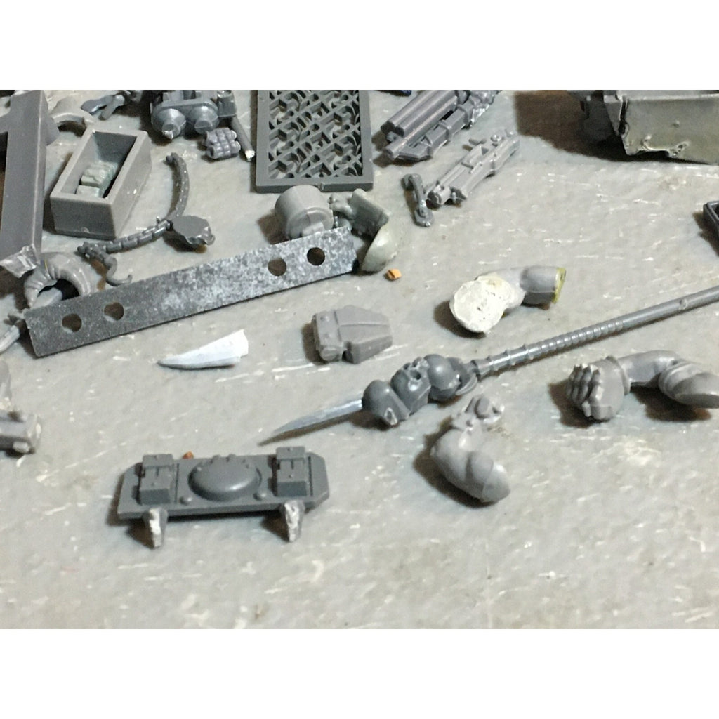 A23486 WARHAMMER 40K BITS LOT MIXED VEHICLE TANK WEAPON GAMES WORKSHOP GW