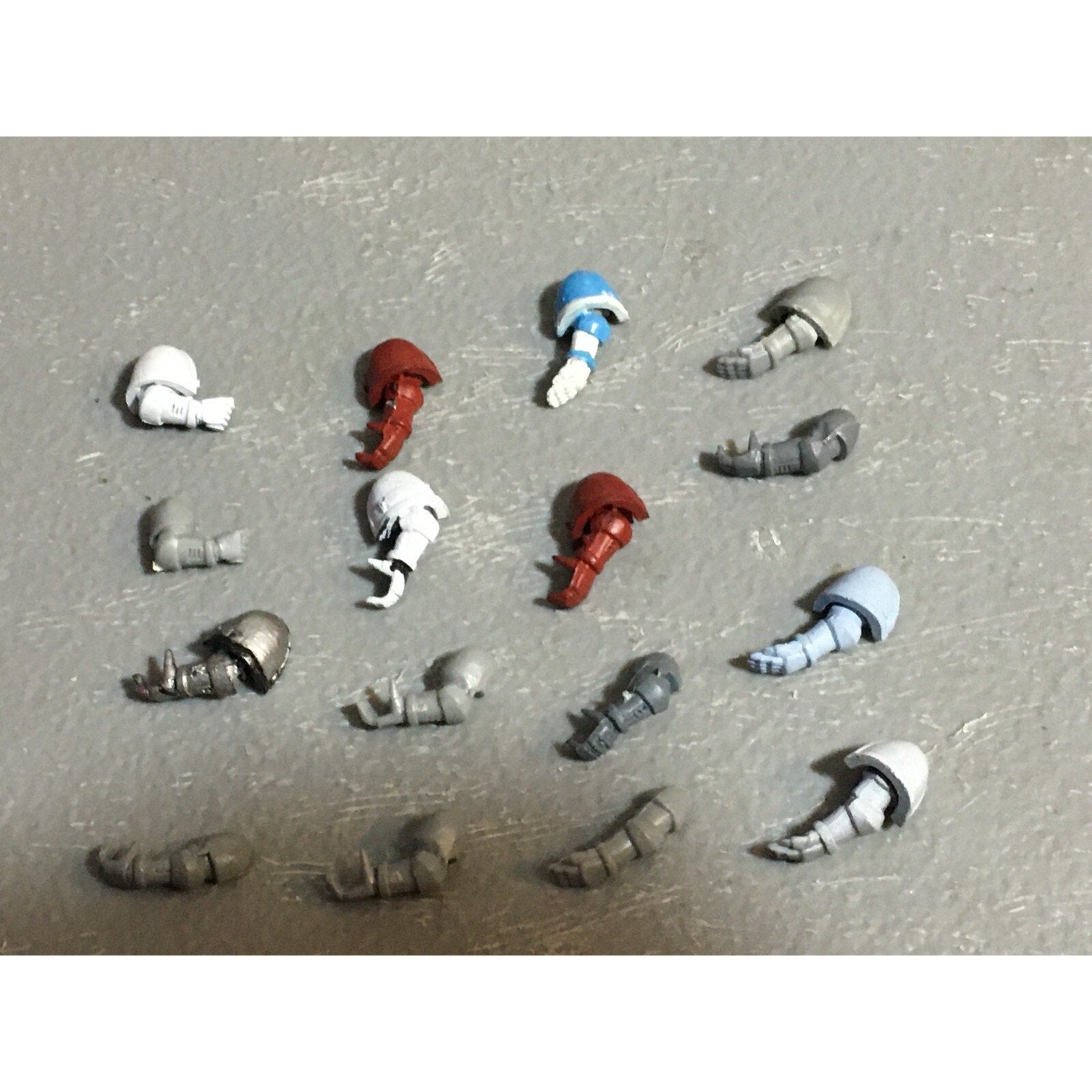 A22967 WARHAMMER 40K SPACE MARINES BITS LOT ARMS GAMES WORKSHOP GW