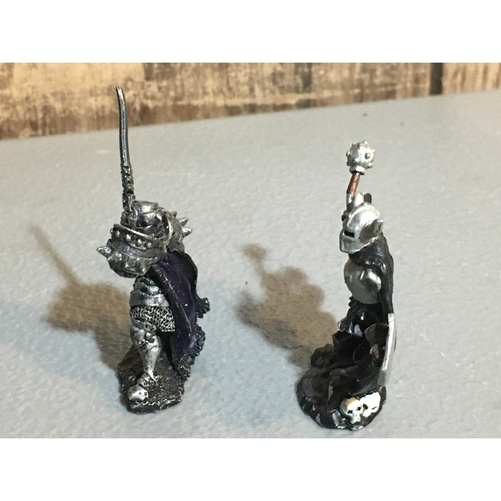 A24859 UNBRANDED METAL TABLETOP OLD OOP D&D FANTASY KNIGHTS SWORDSMEN MINIATURES