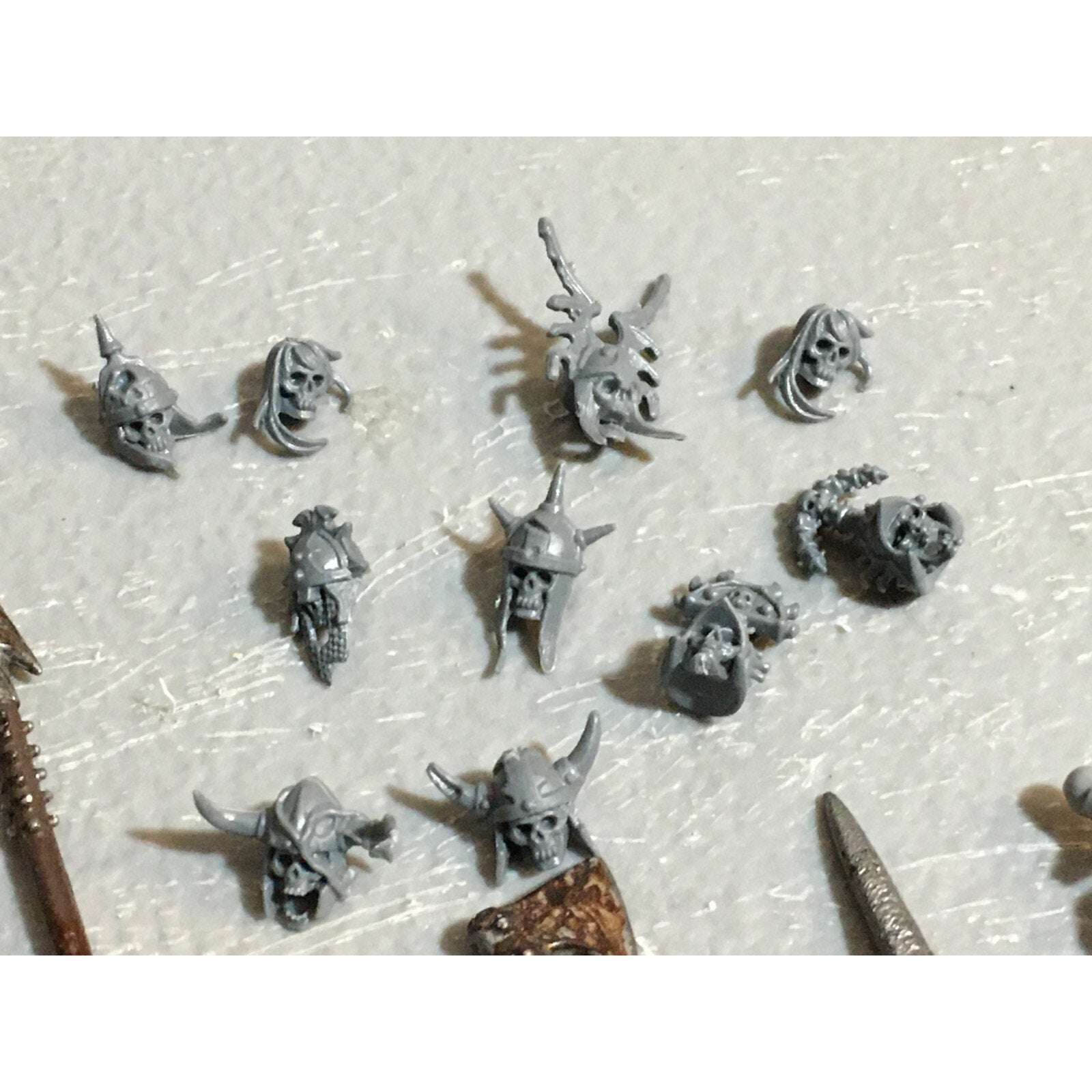 A23229 WARHAMMER FANTASY UNDEAD VAMPIRE COUNTS BITS LOT SKELETON ARMS HEADS GW