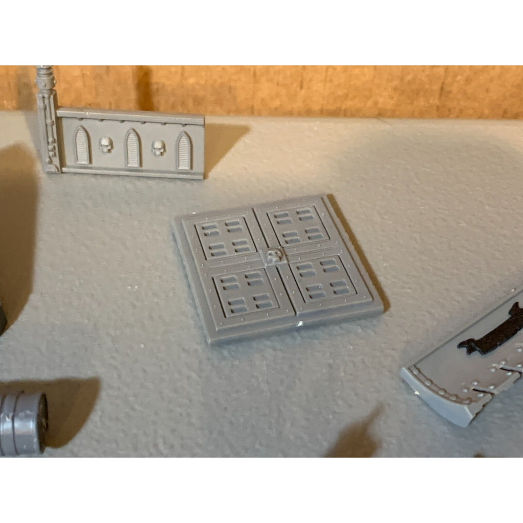 A23059 WARHAMMER 40K TERRAIN BITS LOT BARRICADES BARREL