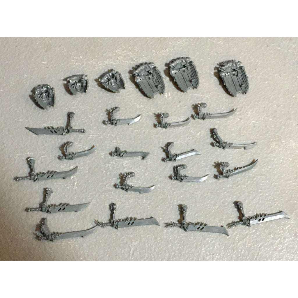 A23228 WARHAMMER FANTASY AOS TOMB KINGS OSSIARCH BITS LOT SWORDS SHIELDS GW