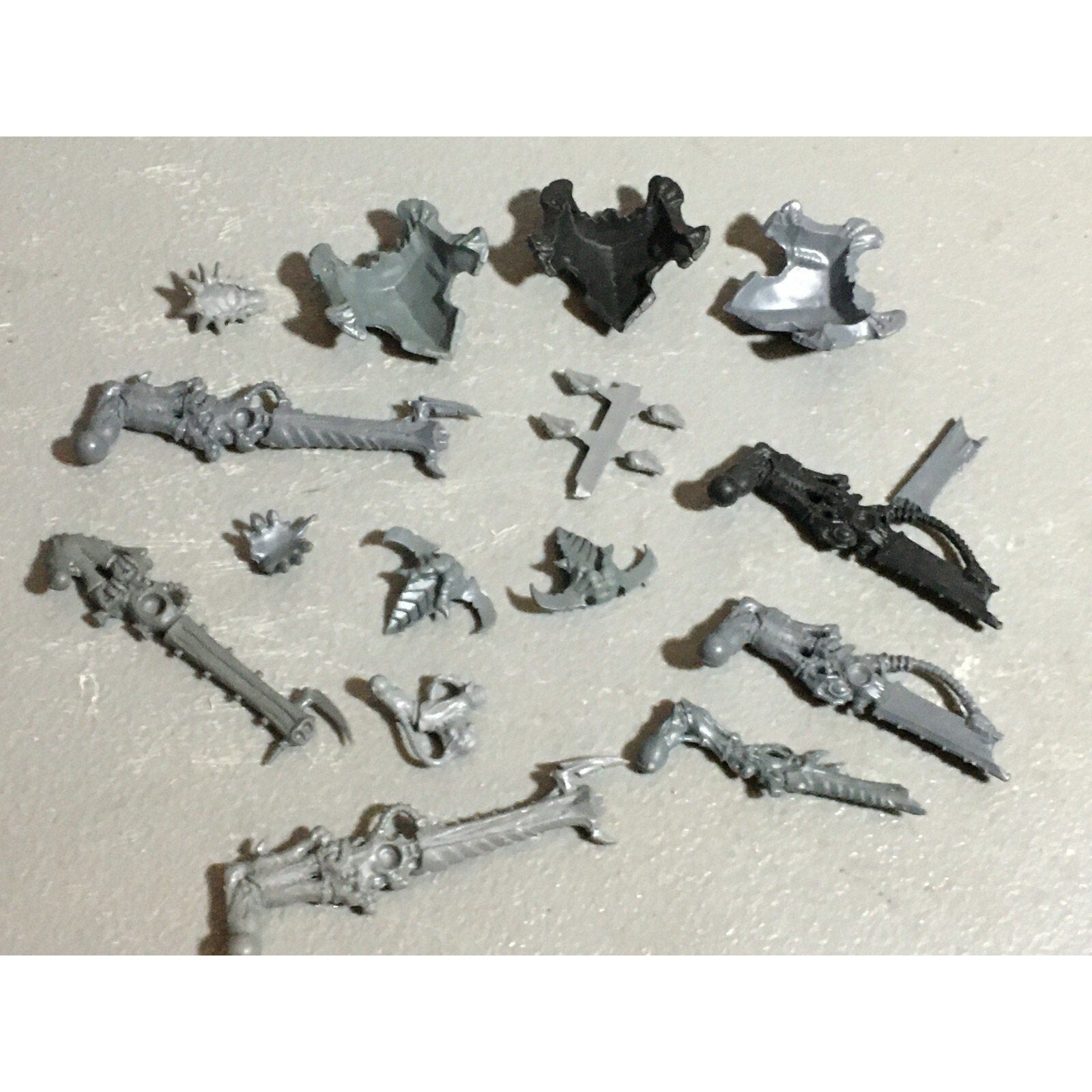 A22318 WARHAMMER 40K TYRANIDS BITS LOT MIXED GAMES WORKSHOP GW