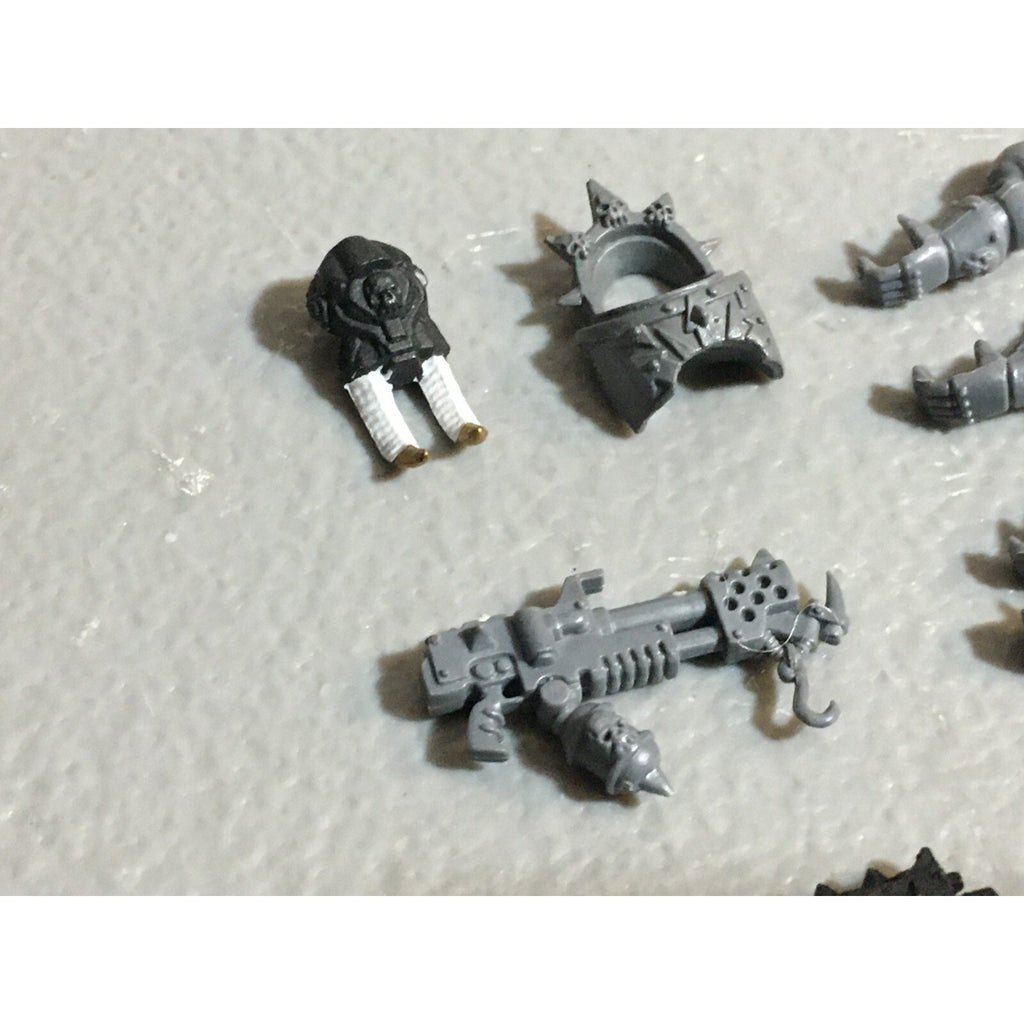 A23075 WARHAMMER 40K CSM CHAOS SPACE MARINES BITS LOT MIXED SHOULDERS ARMS GW