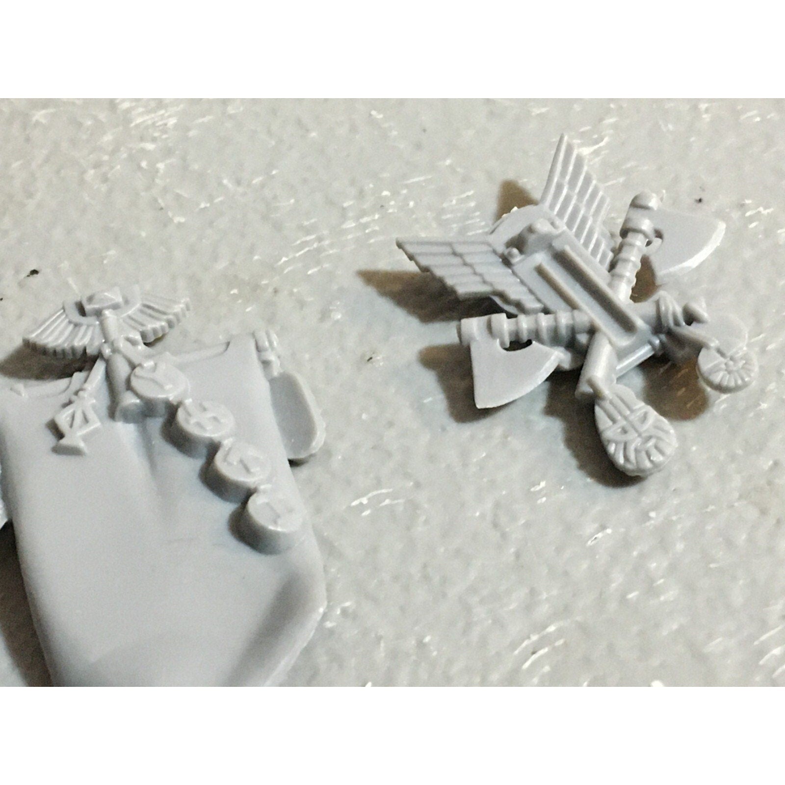 A23401 WARHAMMER FANTASY DWARFS BITS LOT WARRIORS TORSO BANNER GAMES WORKSHOP GW