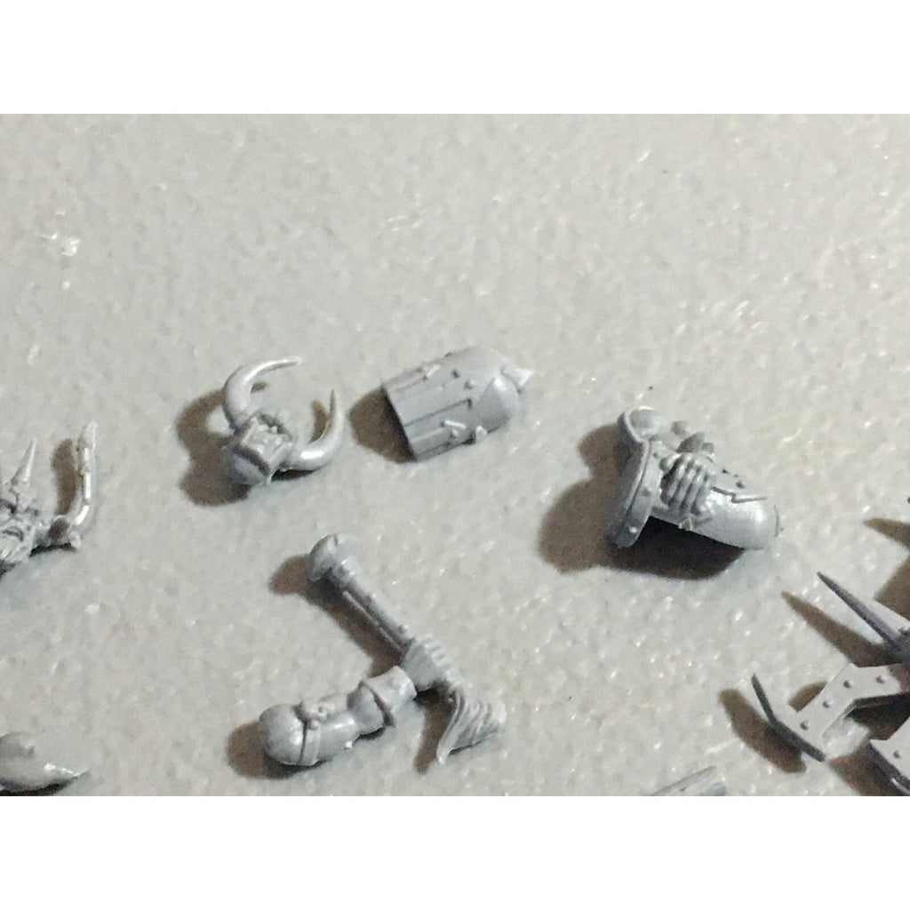 A22188 WARHAMMER FANTASY CHAOS MORTALS BITS LOT MIXED MARAUDER COMMAND & ARMS GW