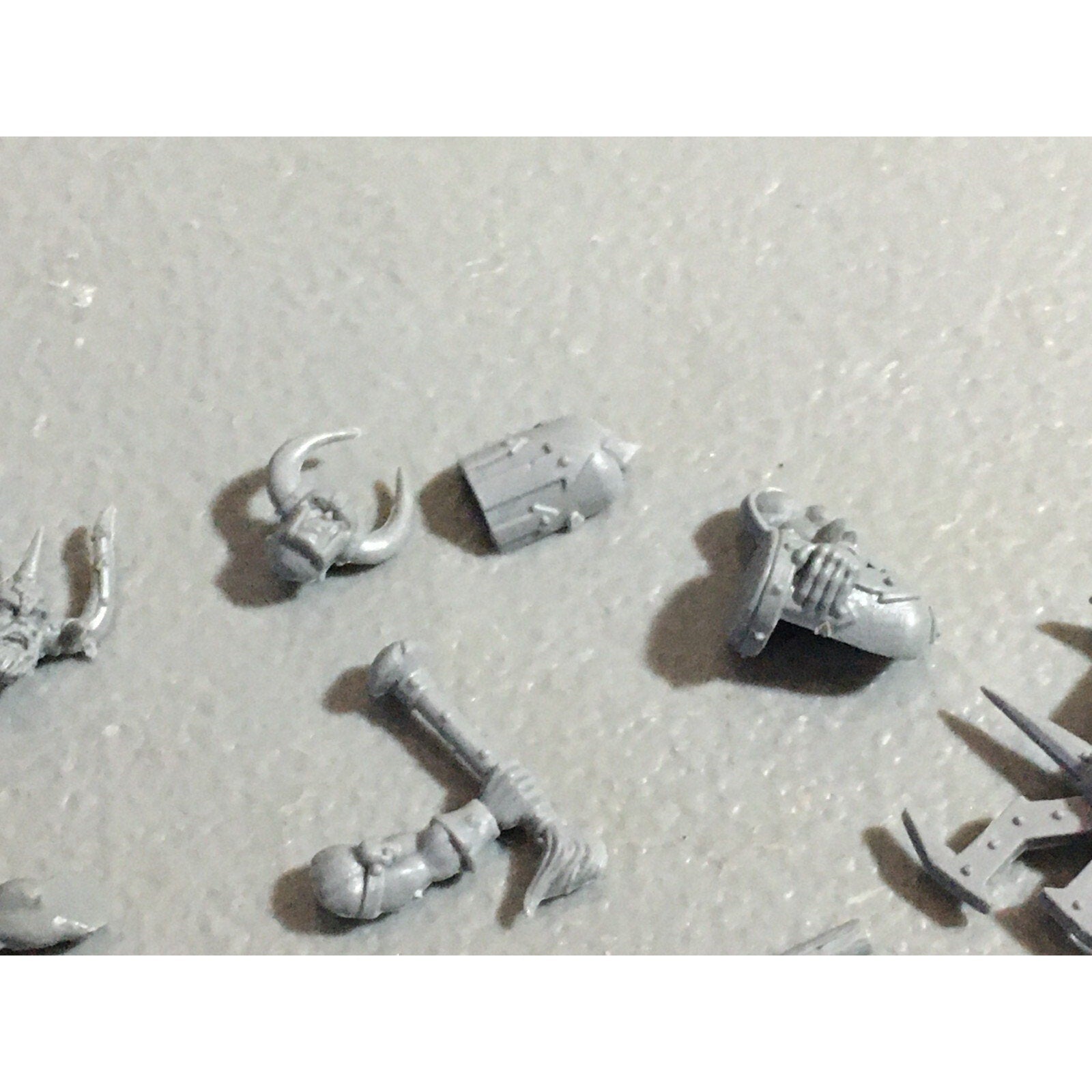 A22188 WARHAMMER FANTASY CHAOS MORTALS BITS LOT MIXED MARAUDER COMMAND & ARMS GW