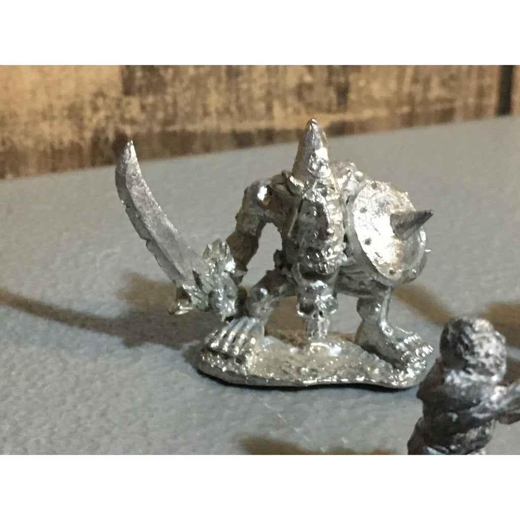 A32870 UNKNOWN METAL MINIATURES 4 PK ORC HUMAN DWARF WARRIOR TABLETOP RPG