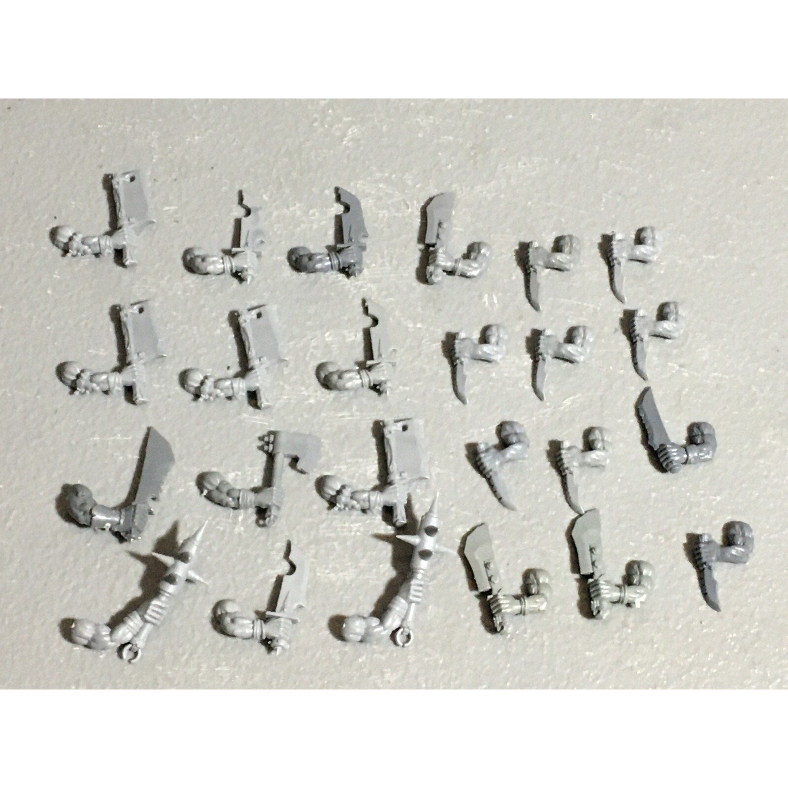 A22611 WARHAMMER FANTASY ORCS & GOBLINS BITS LOT ORC BOYZ HAND WEAPONS GW