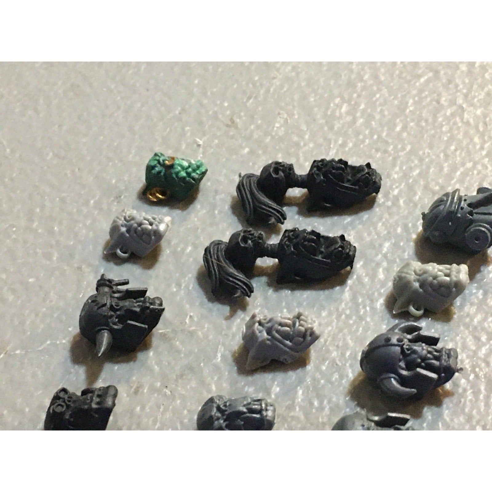 A33559 WARHAMMER 40K SPACE ORKS BITS LOT HEADS GW GAMES WORKSHOP