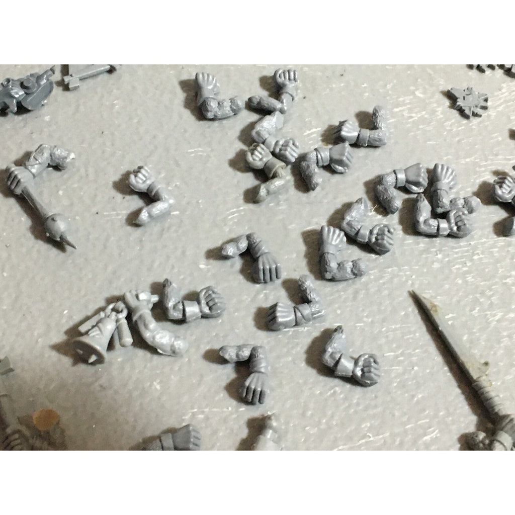 A22308 WARHAMMER FANTASY SKAVEN BITS LOT MIXED ARMS ICONS TAIL GAMES WORKSHOP GW