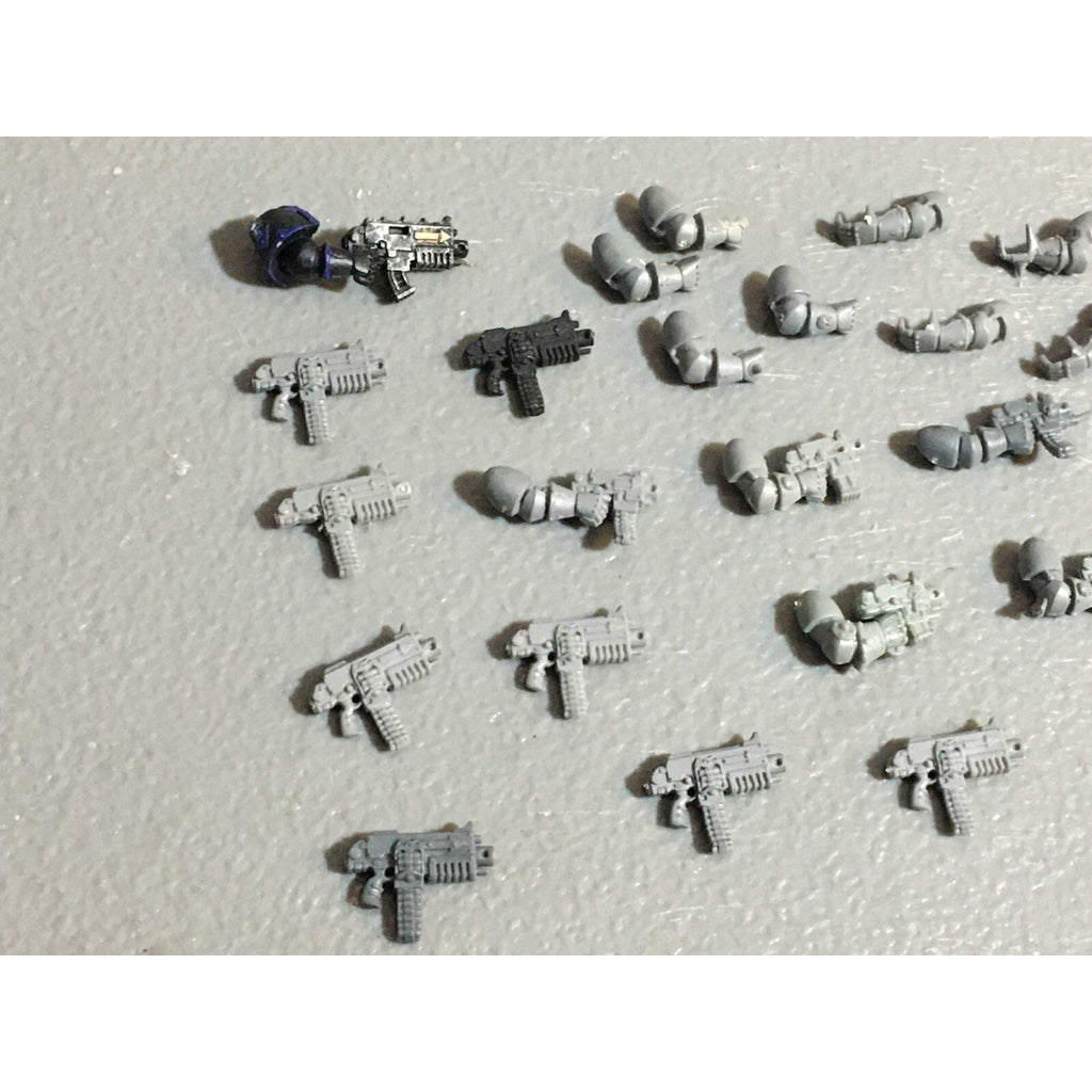 A22976 WARHAMMER 40K CHAOS SPACE MARINES BITS LOT ARMS BOLTERS GAMES WORKSHOP GW