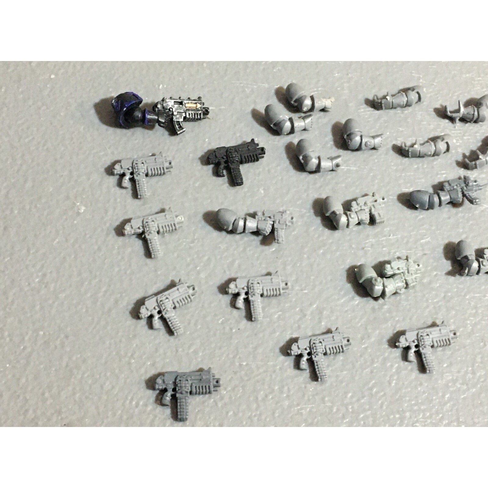 A22976 WARHAMMER 40K CHAOS SPACE MARINES BITS LOT ARMS BOLTERS GAMES WORKSHOP GW