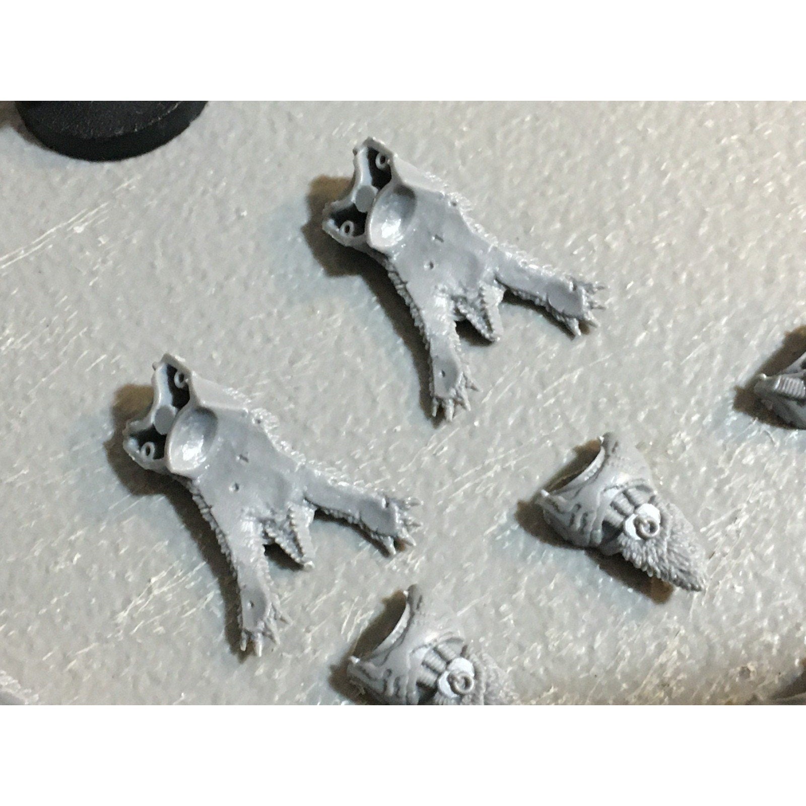 A27780 WARHAMMER 40K SPACE MARINES WOLVES BITS LOT TORSOS THUNDERWOLF GW